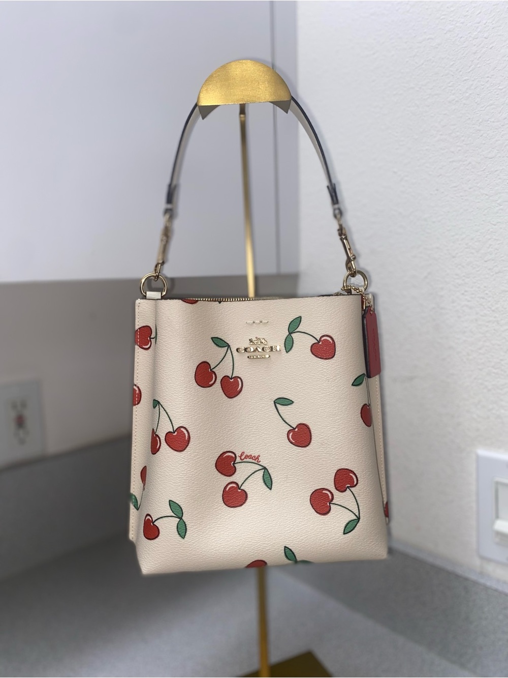 Coach Mollie Bucket 22 Heart Cherry Print Chalk Shoulder Bag COA